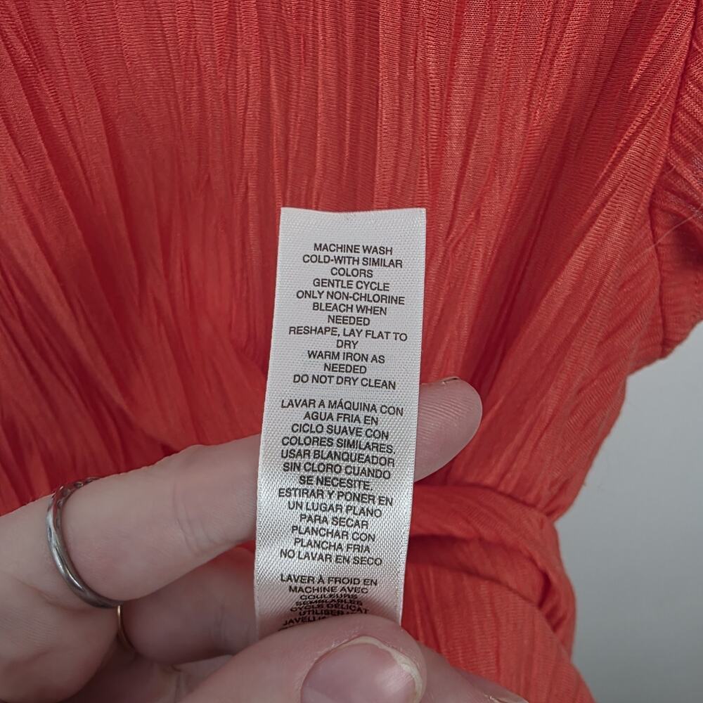 Chico's Orange V-Neck Lightweight Crinkle Short Sleeve Classic‎ Shirt Size 8 - Picture 4 of 7